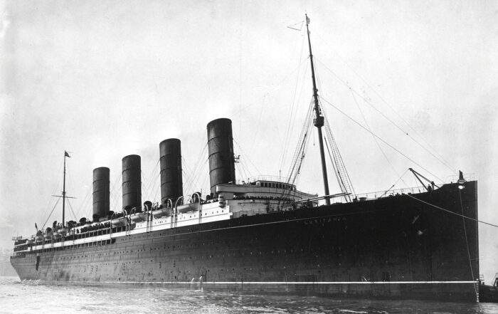 RMS Lusitania coming into port possibly in New York 1907 13 crop