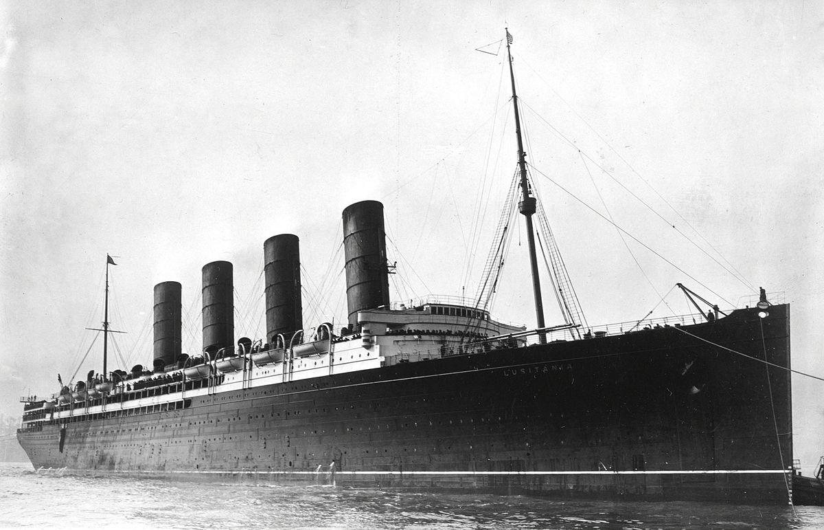 RMS Lusitania coming into port possibly in New York 1907 13 crop