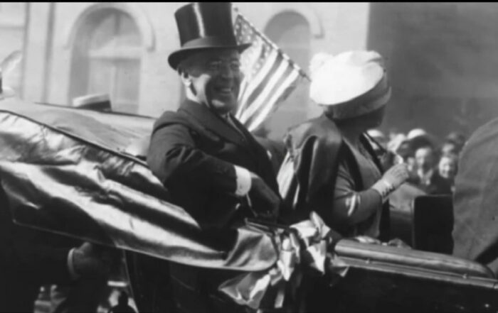 Woodrow Wilson and his wife in a car