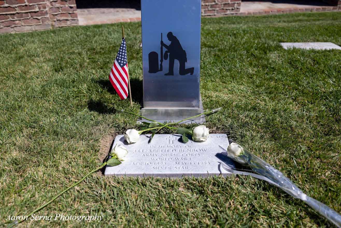 9 Sandelius Grave and Roses